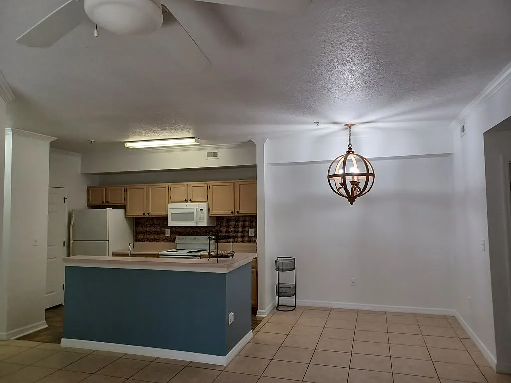 2 bed, 1164 sqft, $1,600 — Photo 3