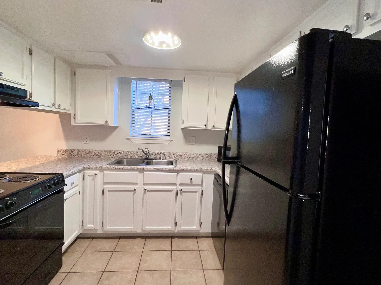 2 bed, 1.5 bath, 1024 sqft, $1,400 — Photo 4