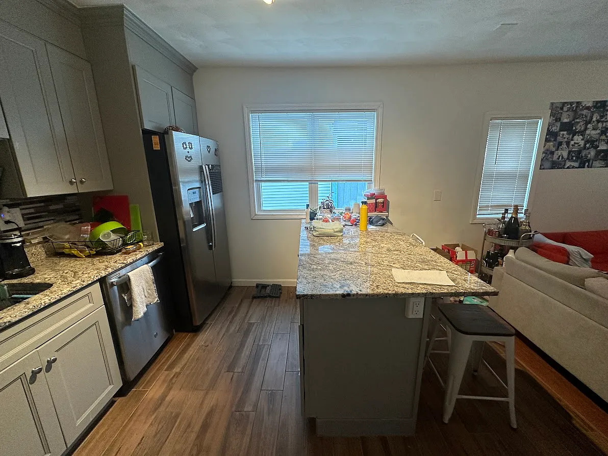 5 bed, 1250 sqft, $4,798 — Photo 2