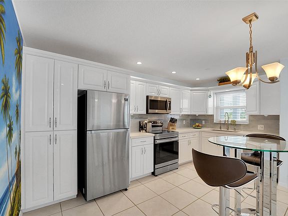 3rd image of 2860 NE 14th Street Causeway #306D