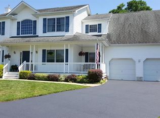 8 Maria Ln, Howell, NJ 07731