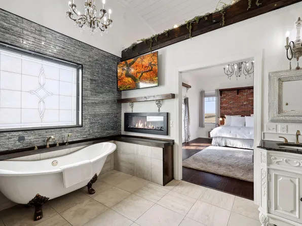 90917 240th St, Austin, MN 55912