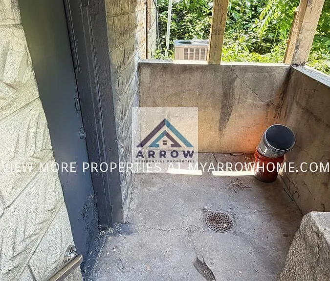 927 Chateau Ave — Photo 4