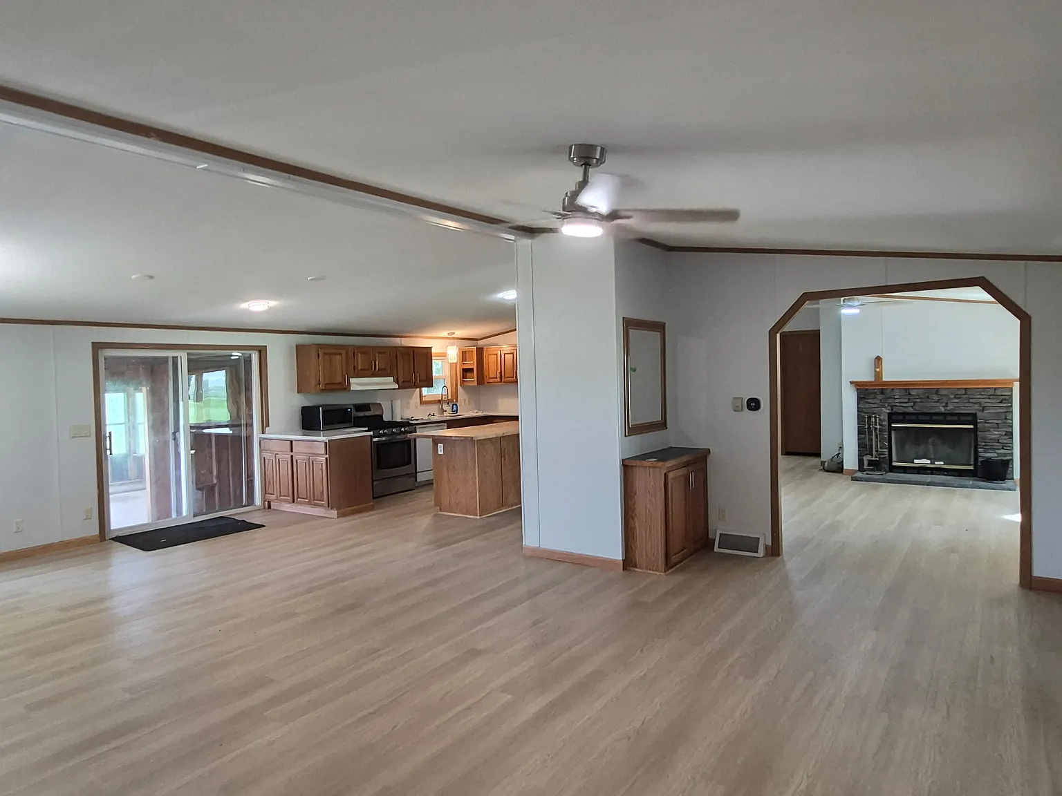 3 bed, 1900 sqft, $2,000 — Photo 2