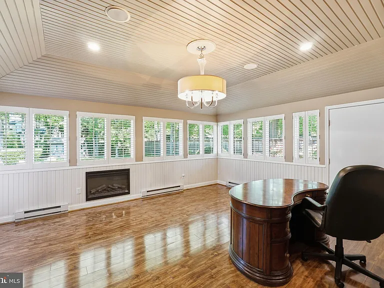 9904 Hall Rd — Photo 9