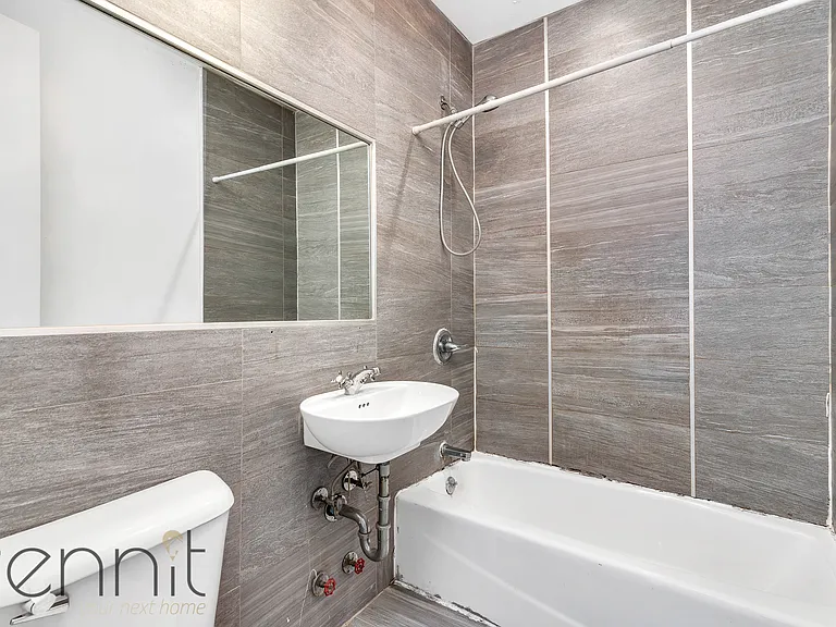 167 Starr St #3R — Photo 4