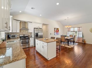851 Lindegar St, Linden, NJ 07036