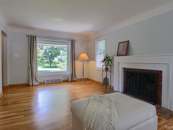 4th image of 1910 Bonnieview Dr