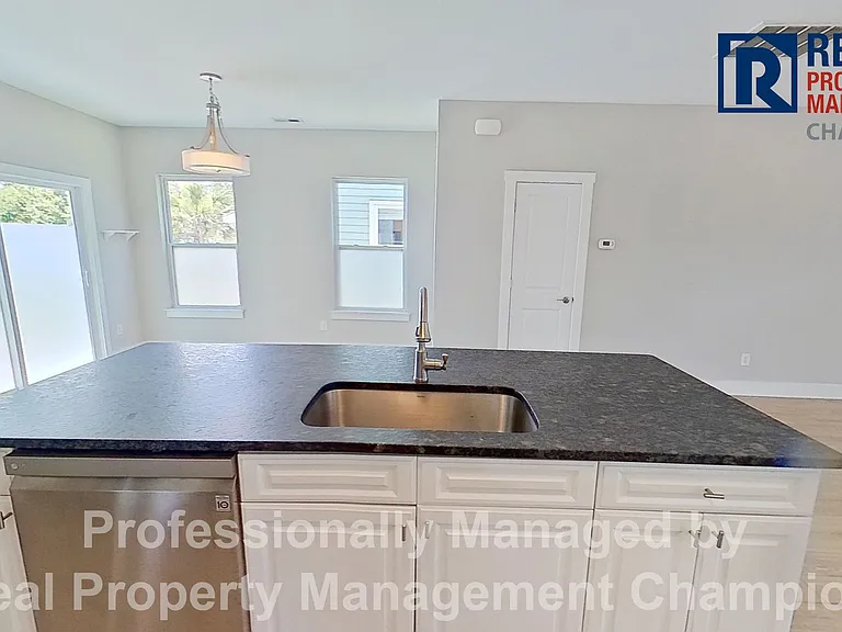 632 Brunswick St — Photo 9