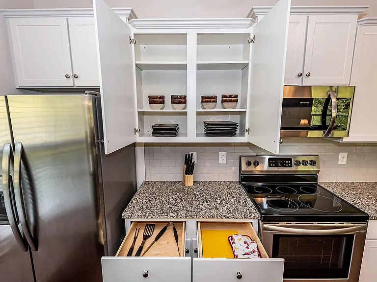 430 Carolyn Ln — Photo 37
