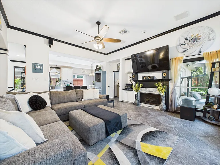203 Las Brisas St — Photo 10