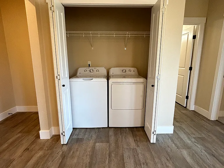 884 SQFT Unit W/D