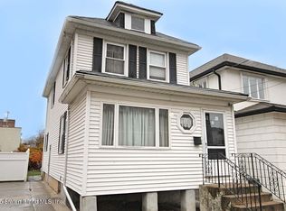 9 New Ln, Staten Island, NY 10305