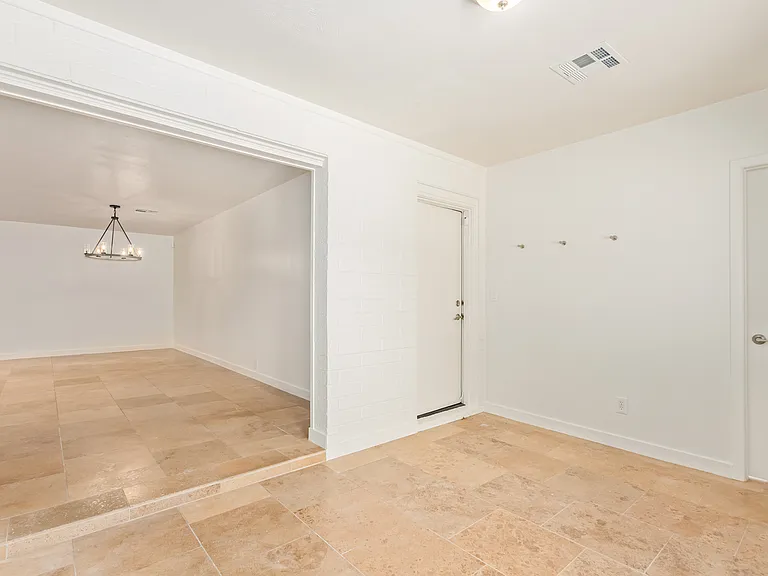 8731 E Minnezona Ave — Photo 14