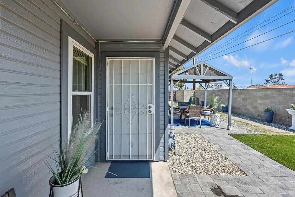 3 bed, 1141 sqft, $2,350 — Photo 3
