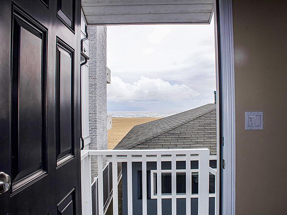 3rd image of 1724 W Oceanfront #B