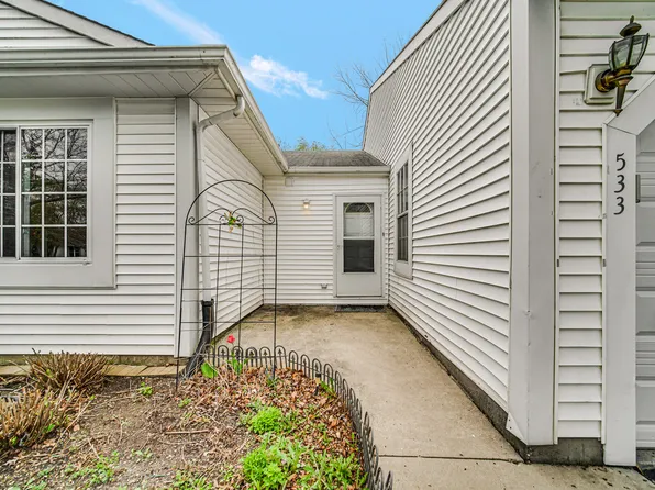 533 Lyon Dr, Buffalo Grove, IL 60089