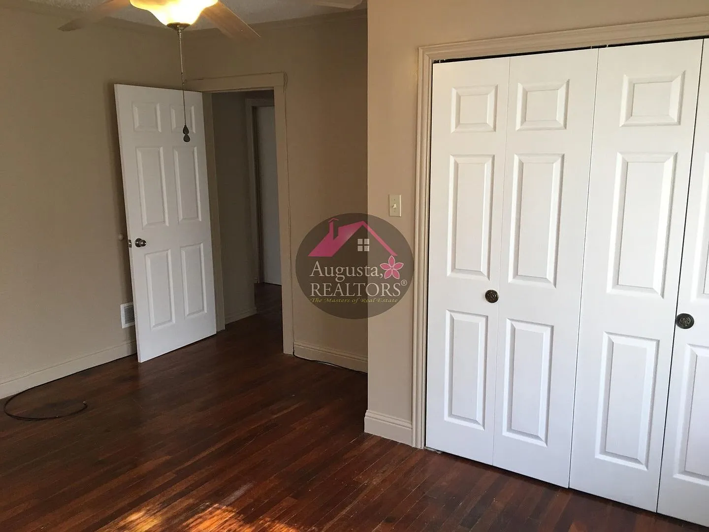 Very cute 2 Bedroom 1 Bath with Bonus Room. — Photo 3