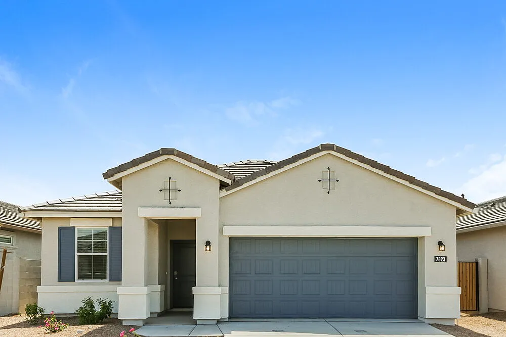 3 bed, 2.0 bath, 1317 sqft, $2,170 — Photo 1