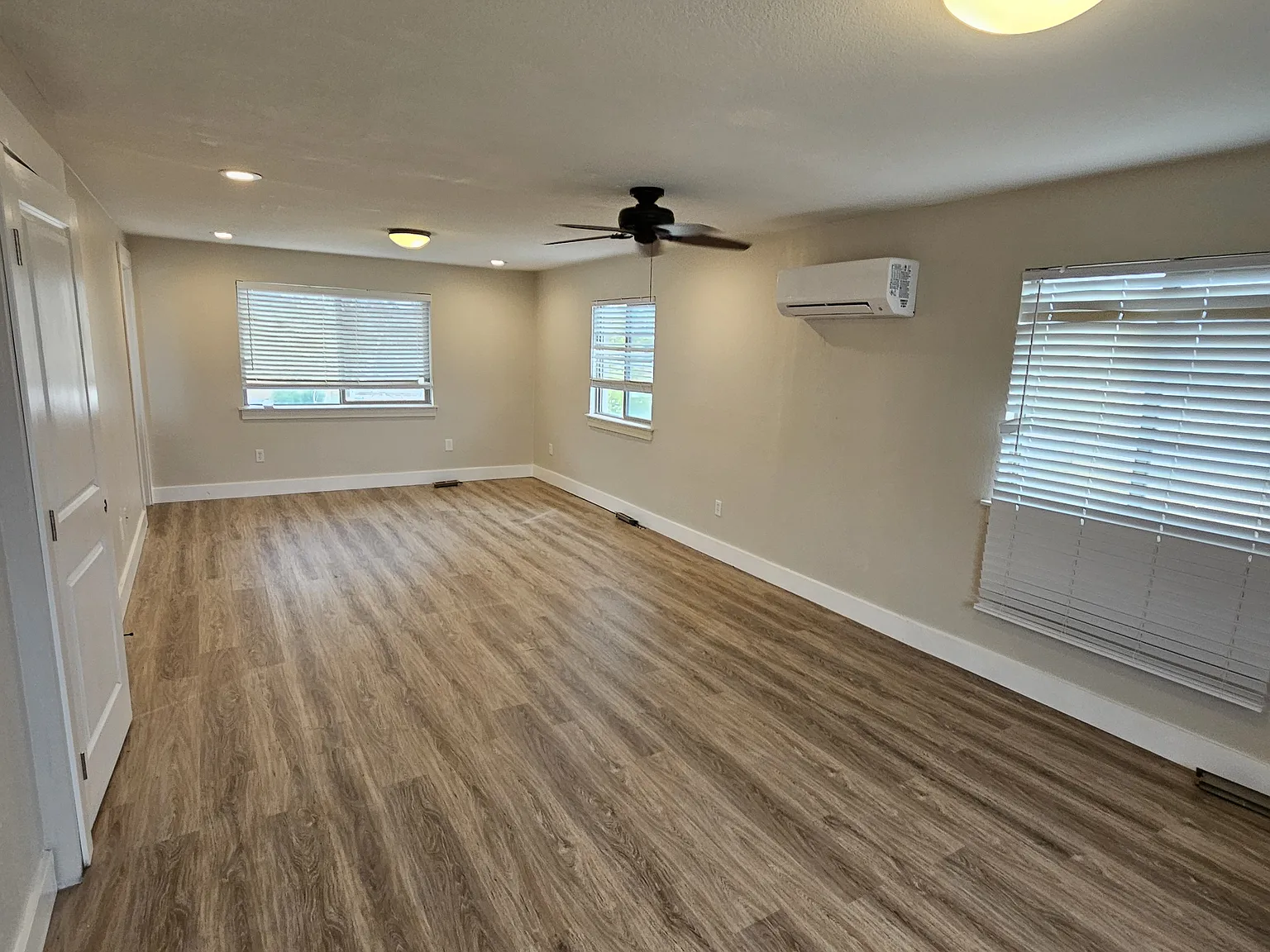 3 bed, 2.5 bath, 2000 sqft, $2,900 — Photo 2
