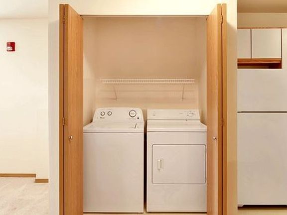 2nd image of 3201 Elwood Ave #107