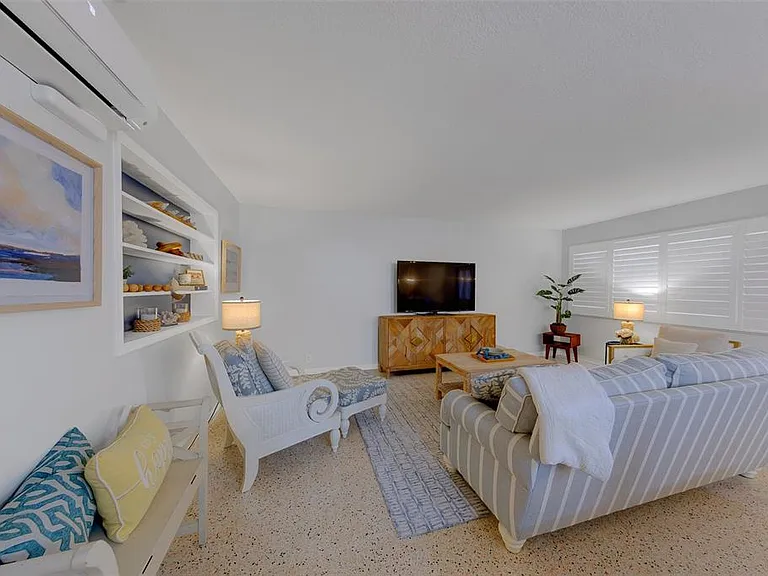 121 46th Ave #2G — Photo 9
