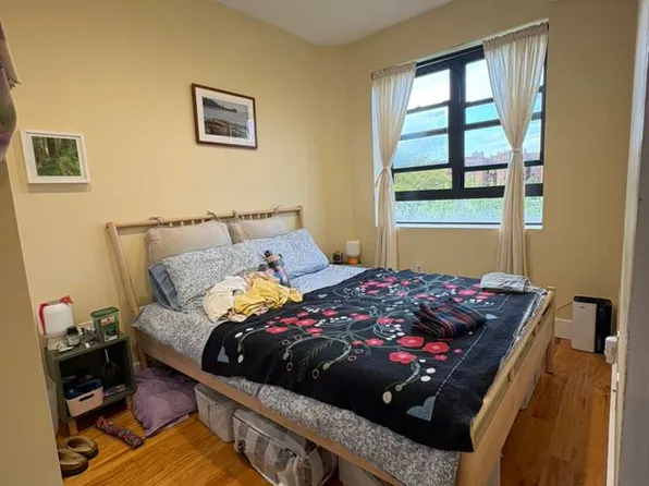 435 Maple Street image 1 of 4