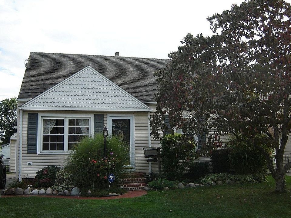 3125 Maeterlinck Ave.