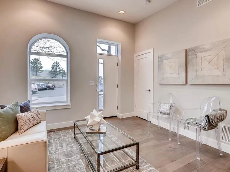 1121 W 36th Ave — Photo 11