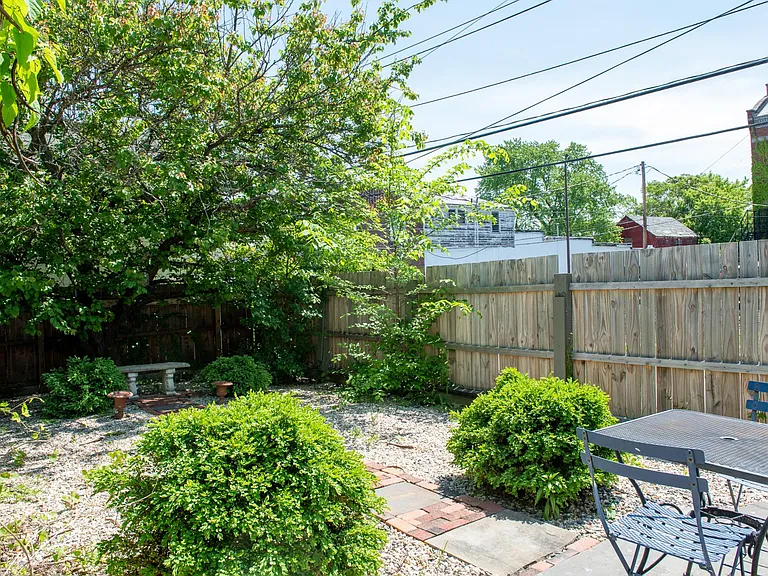 562 State St — Photo 24