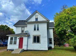 255 2nd St SE, Cokato, MN 55321