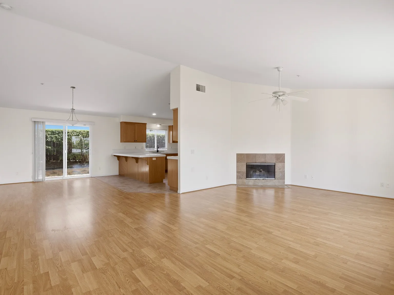 3 bed, 1604 sqft, $4,000 — Photo 4