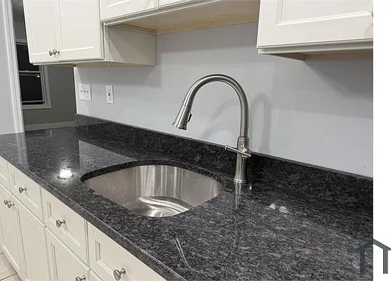 3 bed, 1300 sqft, $2,250 — Photo 2