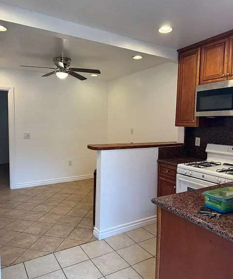 738 W 9th St — Photo 12