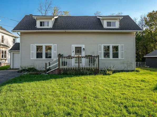 5609 Grove St, Roscoe, IL 61073