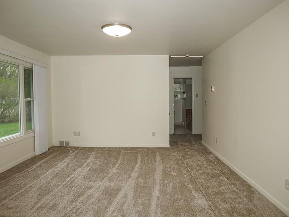 4th image of 3550 Carolyn St