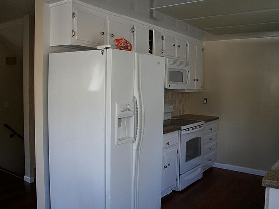 3rd image of 221 N Juanita Ave APT 1
