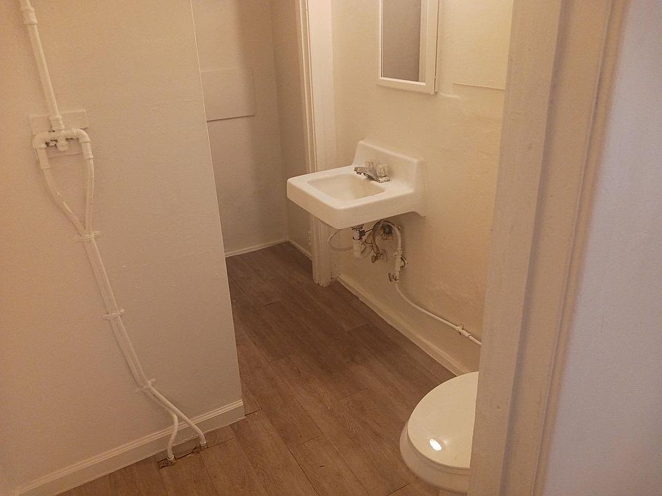 2nd image of 433 S 7th St Space 16