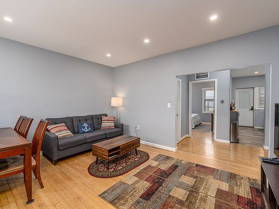4th image of 1047 Desoto Rd #1
