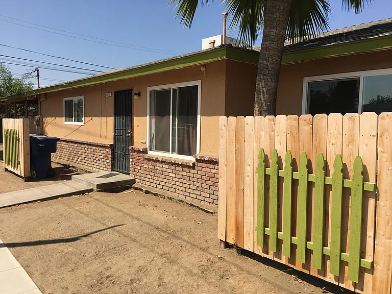 1014 S Trinity St — Photo 3