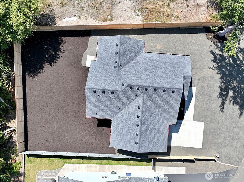 3rd image of 821 Shark Court SW