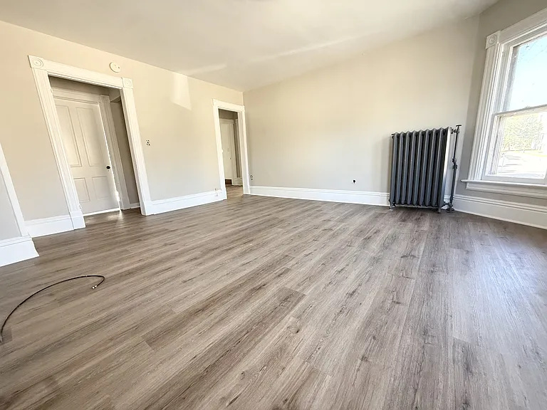 221 N Pinckney St — Photo 7