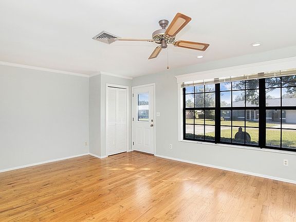 5th image of 105 Little Grove Ln