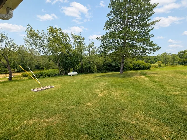 10135 Sampson Rd — Photo 24