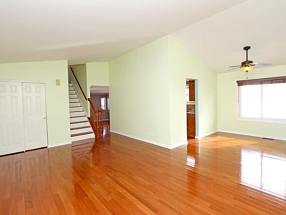 5th image of 690 Waterford Ct