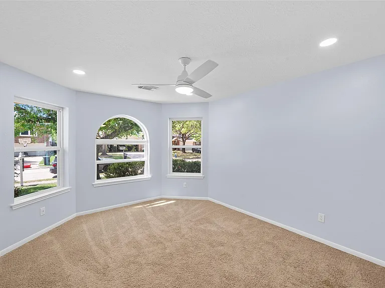 3910 Crystal Pass Ct — Photo 3