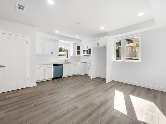 3rd image of 3811 S Budlong Ave