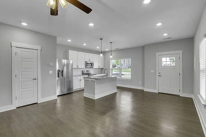 3 bed, 2.5 bath, 1498 sqft, $2,150 — Photo 2