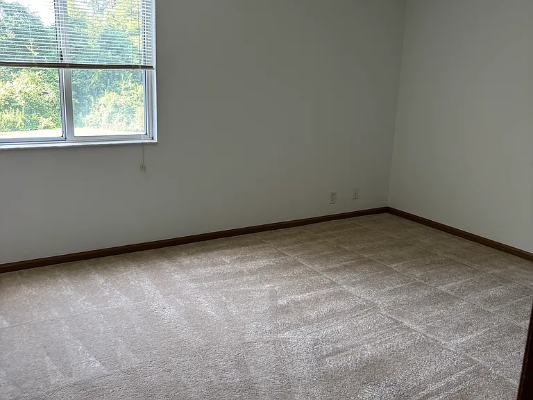 122 Lauren Cir #4 — Photo 6