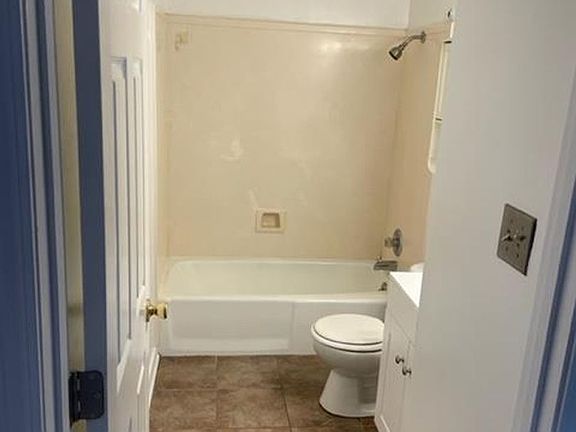 5th image of 318 Porter Ave APT 207
